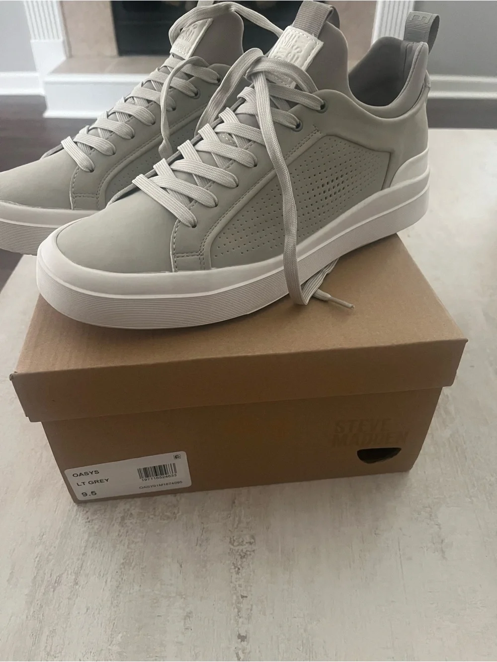 Steve Madden Men's Oasys Perforated Suede Lace Up Sneakers SIZE 9.5